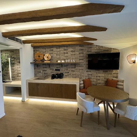 Urban Gem In The Heart Of Naoussa A Stylish Escape Appartement Naousa  Buitenkant foto